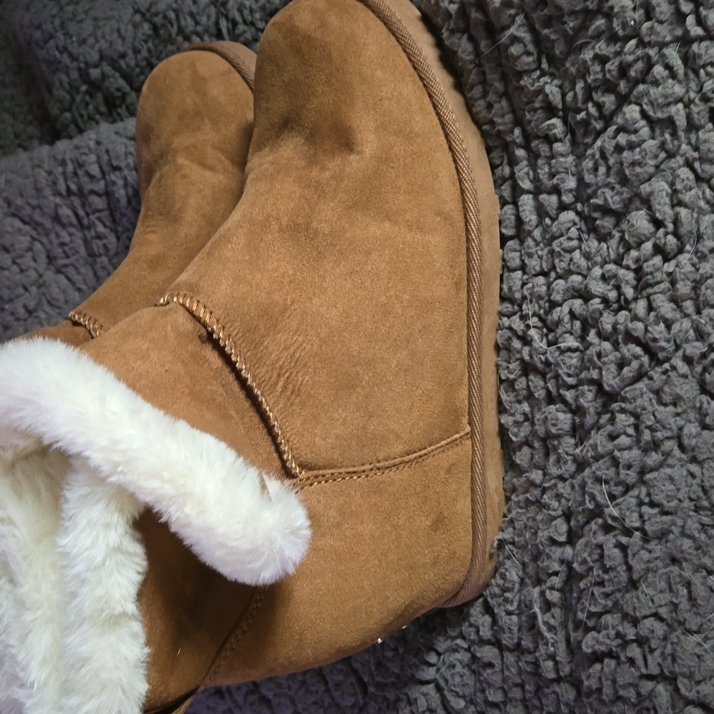 Boots - Picture 5 of 6